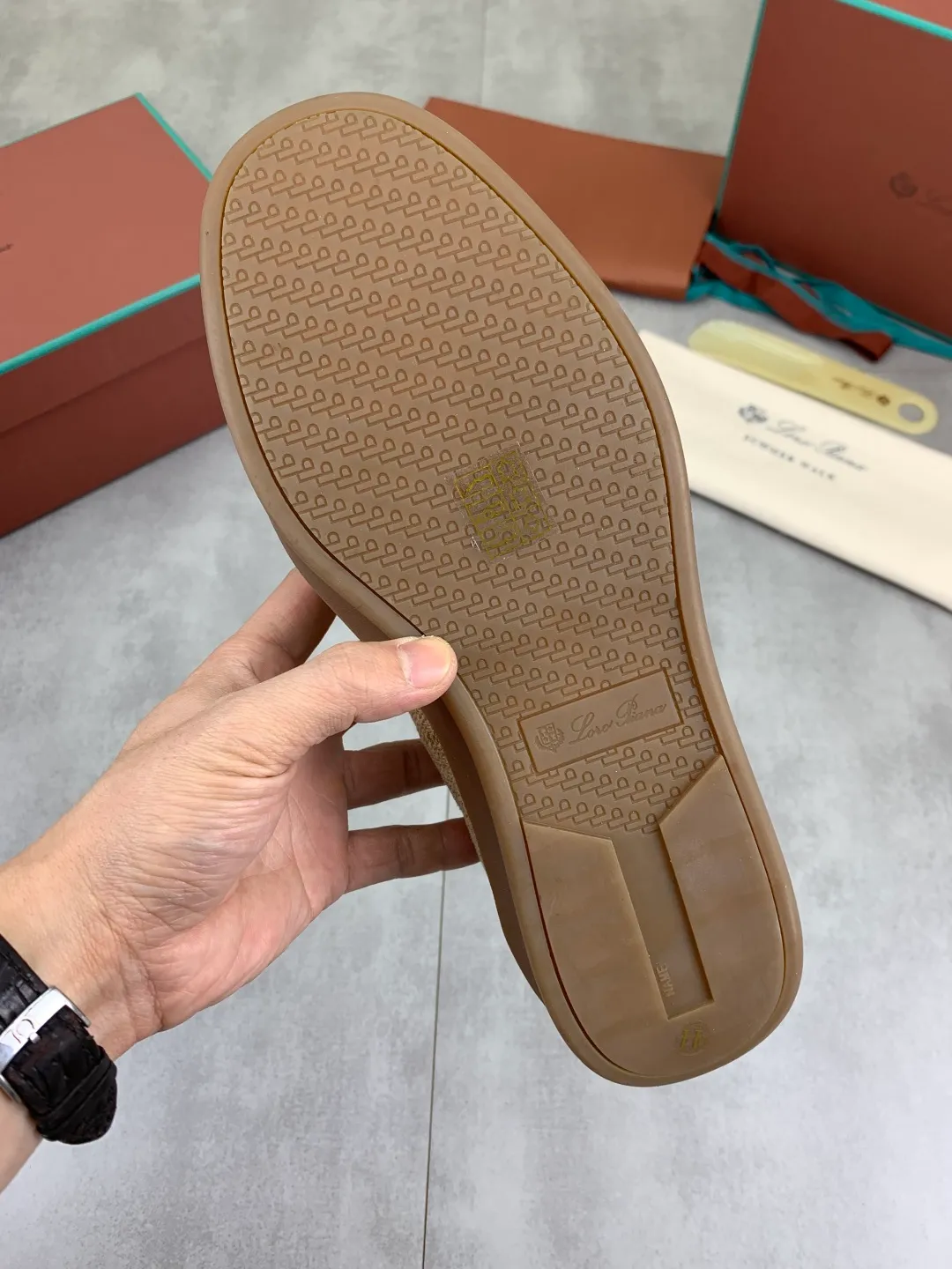 Men's Men's Shoes 💰P560 New Style 💰 The latest casual shoes Loro Piana 💯 Top grade 💯 Buy the original copy 💯 Founded the existing Loro Piana company on April 24, 1924. It is now the sixth generation of family business, providing the best quality products to customers who are discerning about taste and quality. Imported original fly woven fabrics with cowhide fabrics, plain calfskin lining, hand-stitched threads with cowhide feet, original packaging, high-end outsole, size: 38-45 (custom-made for 46), 7️⃣ colors available